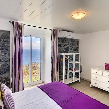 Holiday home Refugio Do Ilheu